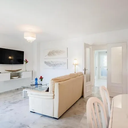 Beautiful In Malaga With Outdoor Swimming Pool, Wifi And 3 Bedrooms