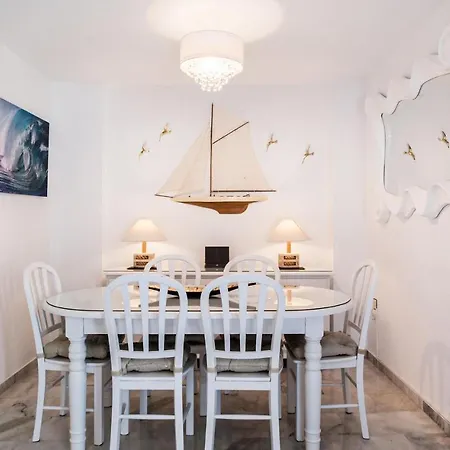 Beautiful In Malaga With Outdoor Swimming Pool, Wifi And 3 Bedrooms Εστεπόνα